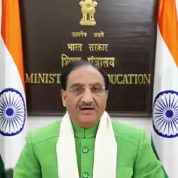 शिक्षा मंत्री से बोर्ड परीक्षाएं रद्द करने की मांग, याचिका पर एक लाख से ज्यादा छात्रों के हस्ताक्षर