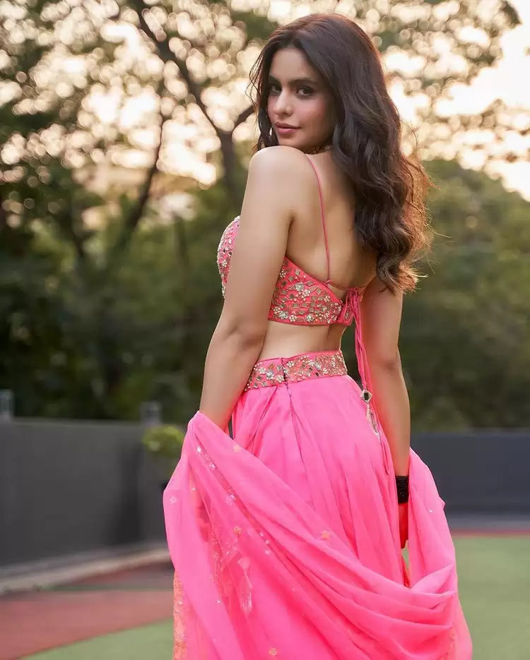 Aamna Sharif ने ट्रेडिशनल लुक में लूटी महफिल, देखे तस्वीरें