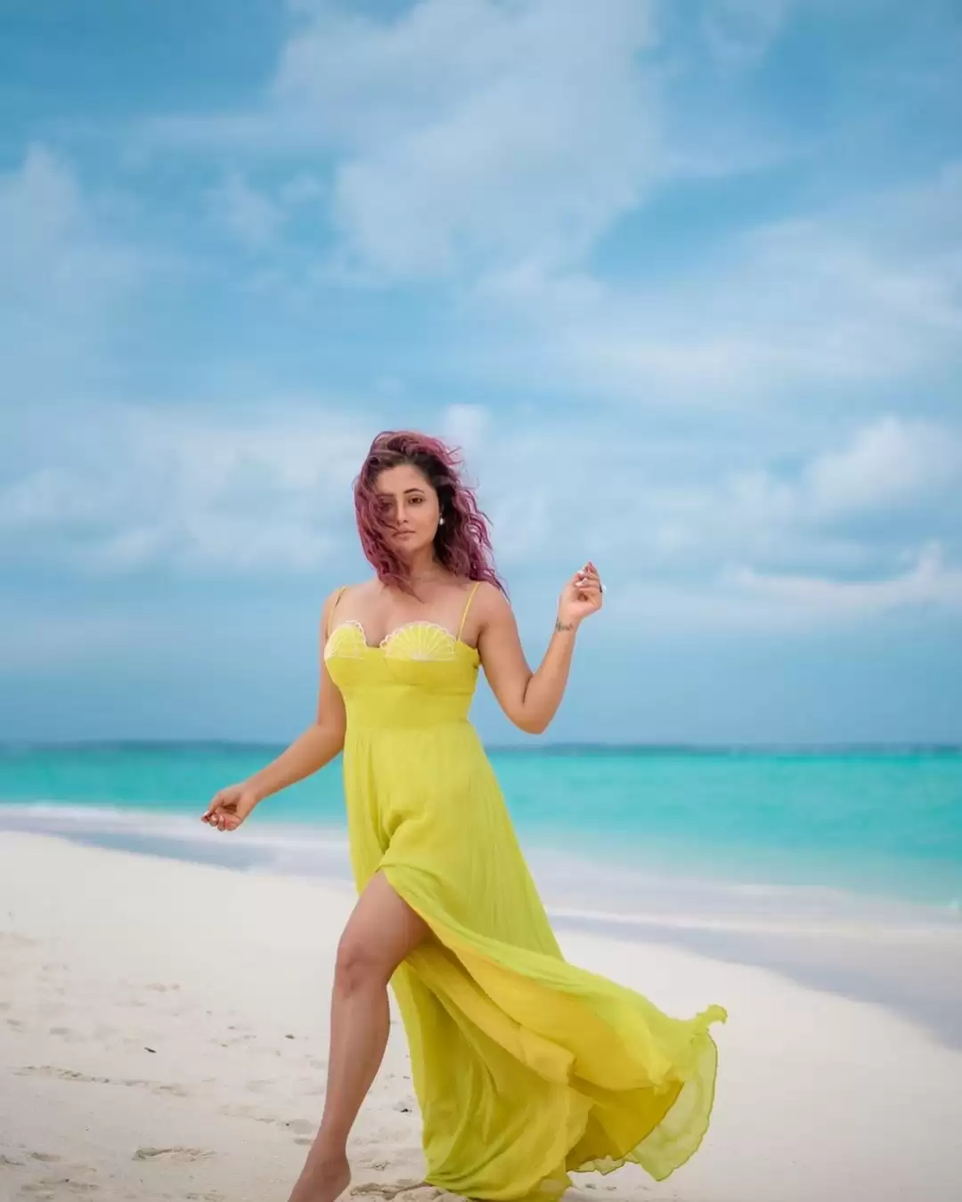 Rashami Desai की फिर हुई तस्वीरें वायरल, देखे उनकी ये नई तस्वीरें