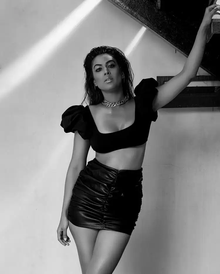 Nia Sharma 