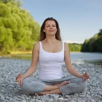 यहां जाने आयुर्वेदिक सुपरफूड्स जो नैचुरल तरीके से बढ़ाएंगे इम्यूनिटी