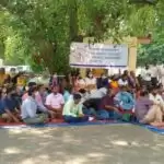 अशासकीय अनुदानित महाविद्यालयों के शिक्षकों ने दिया धरना