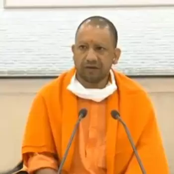 जम्मू कश्मीर पर कांग्रेस का दोहरा चरित्र देश की अखंडता के लिये खतरा: योगी आदित्यनाथ