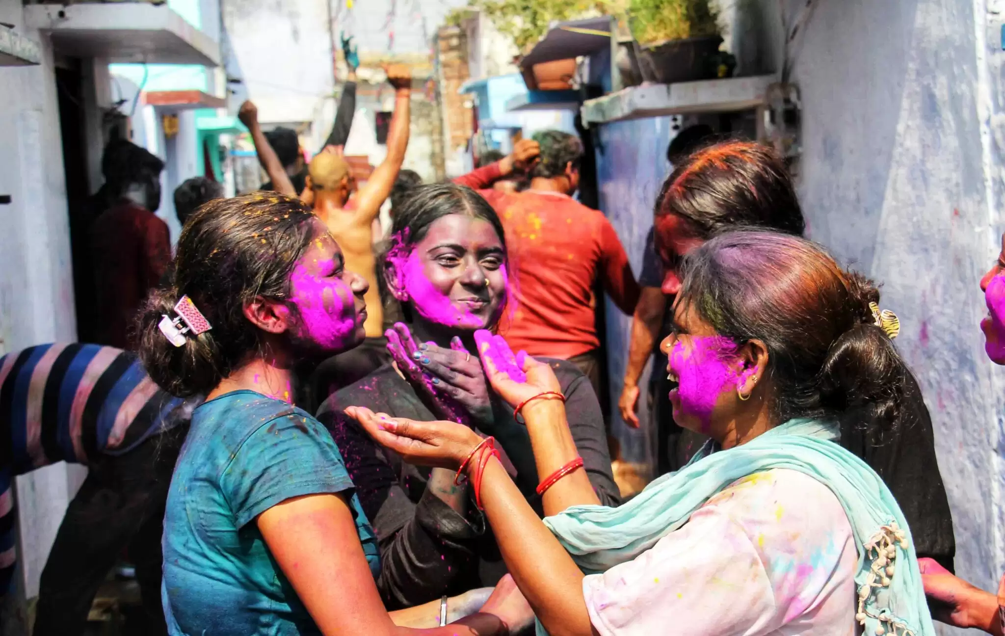 Meerut Holi Live Update : होली पर तापमान ने दिखाए तेवर 37 डिग्री तक पहुंचा पारा,दिन में रही तेज गर्मी
