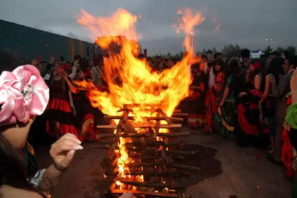 Happy Holi 2021: इन देशों में भी मनाई जाती है होली, जानें यहां के अंदाज