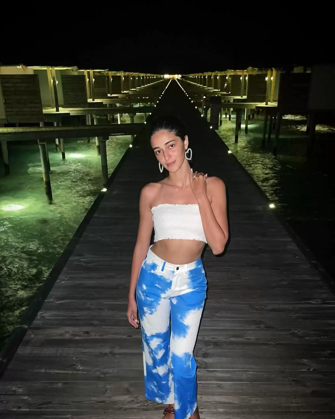 Ananya Panday ने फिर शेयर की ग्लैमरस तस्वीरें