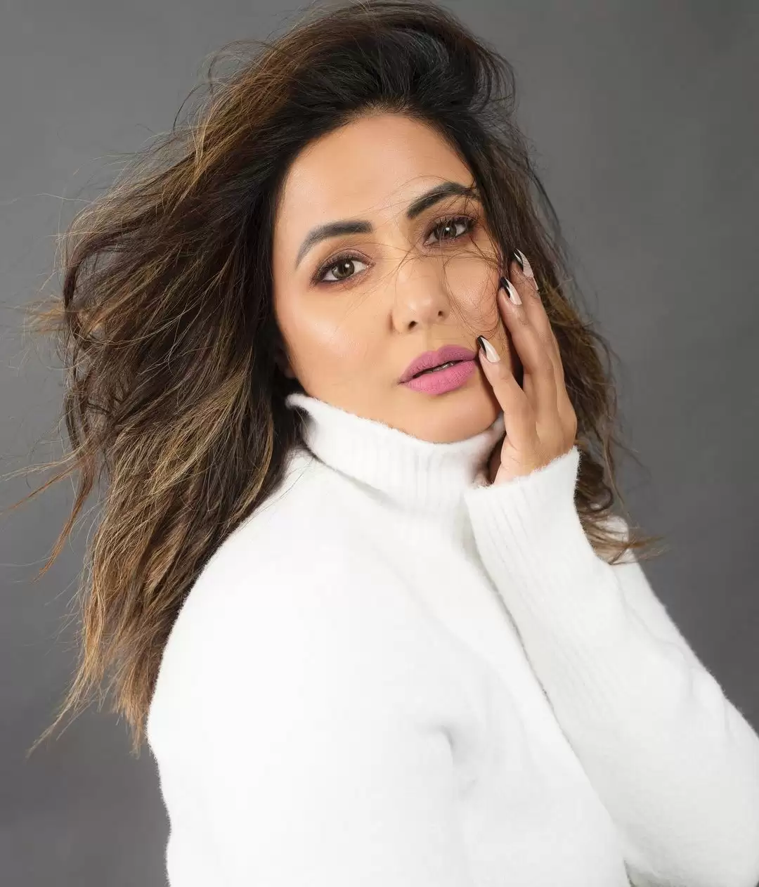 Hina Khan ने फिर बिखरे अपने जलवें, देखे तस्वीरें