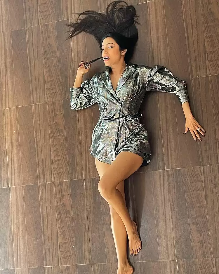 Kashmera Shah आज भी एक्ट्रेसेस को मात देती हैं, देखे उनका बोल्ड अंदाज़
