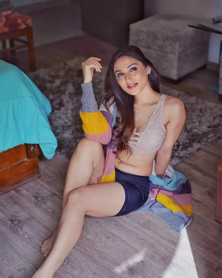 Donal Bisht ने फैन्स के दिलों पर चलाई छुरियां, देखे तस्वीरें