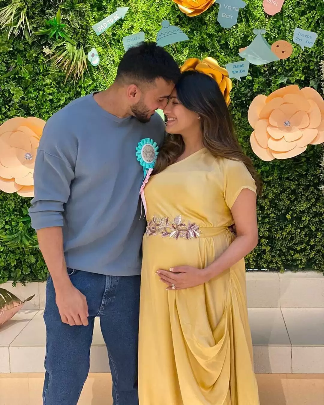 Anita Hassanandani ने शेयर कीं बेबी बंप के साथ बोल्ड तस्वीरें, देखे तस्वीरें