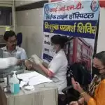 आईआईएमटी लाईफ लाईन हाॅस्पिटल में निःशुल्क कैम्प में उमड़ी भीड़
