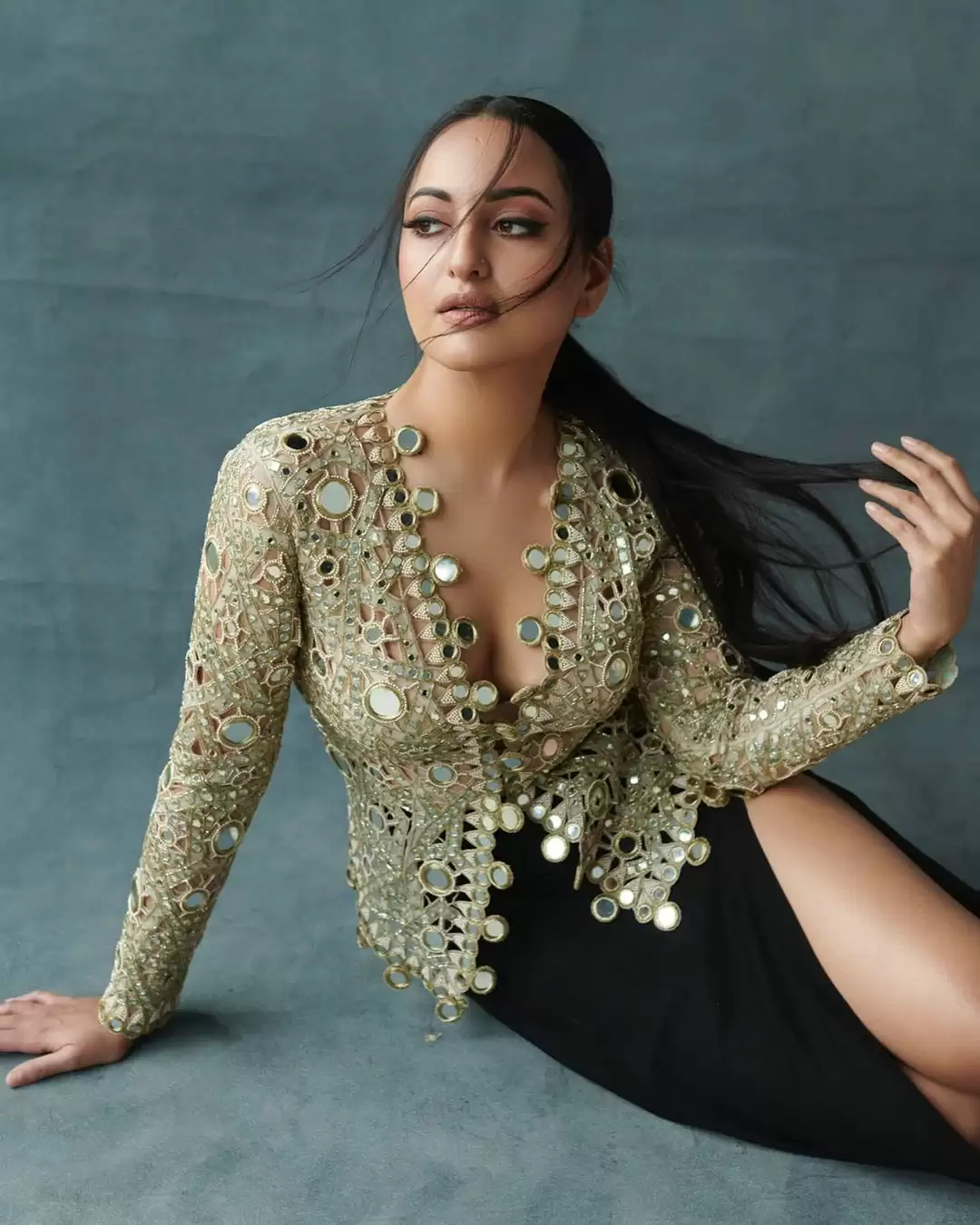 डिजाइनर ड्रेस में Madhuri Dixit से लेकर Ananya Pandey ने बरपाया कहर, देखे तस्वीरें