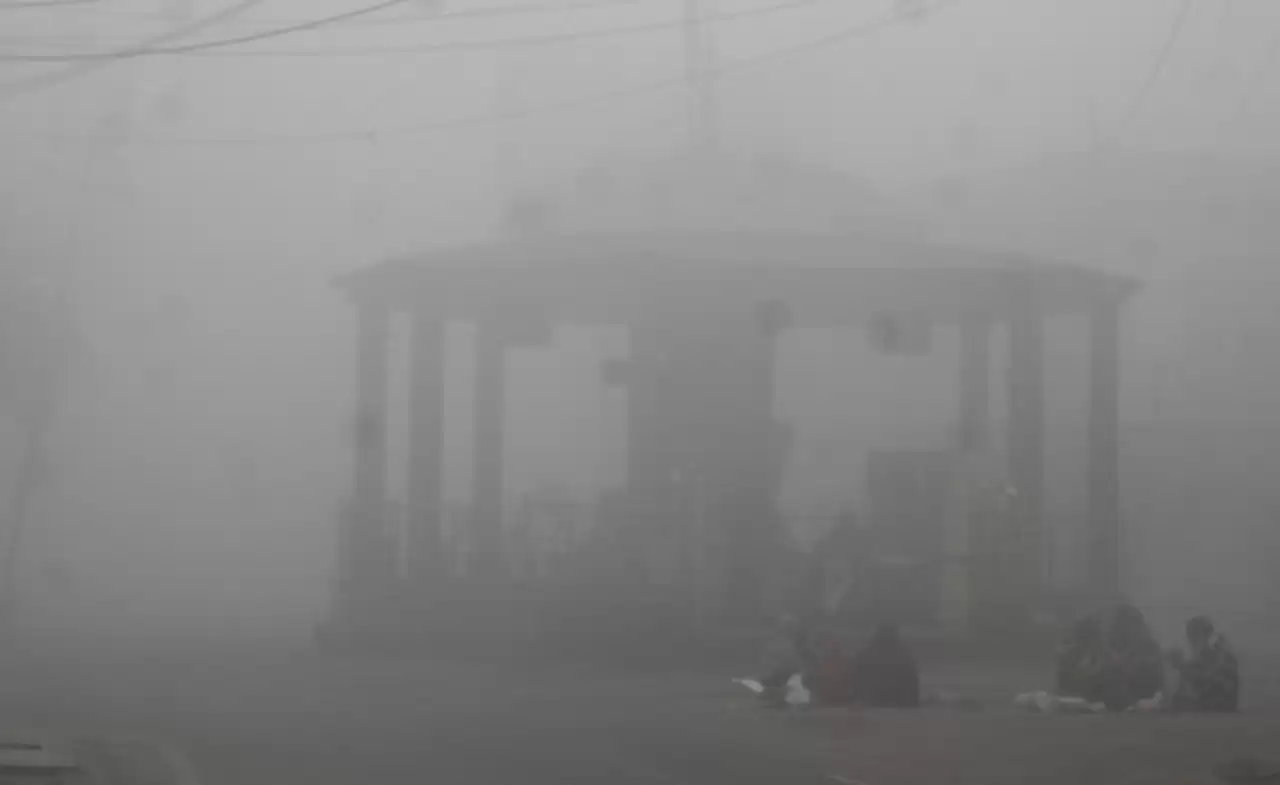सनडे को भी कोहरे के पीछे छिपा रहा सन