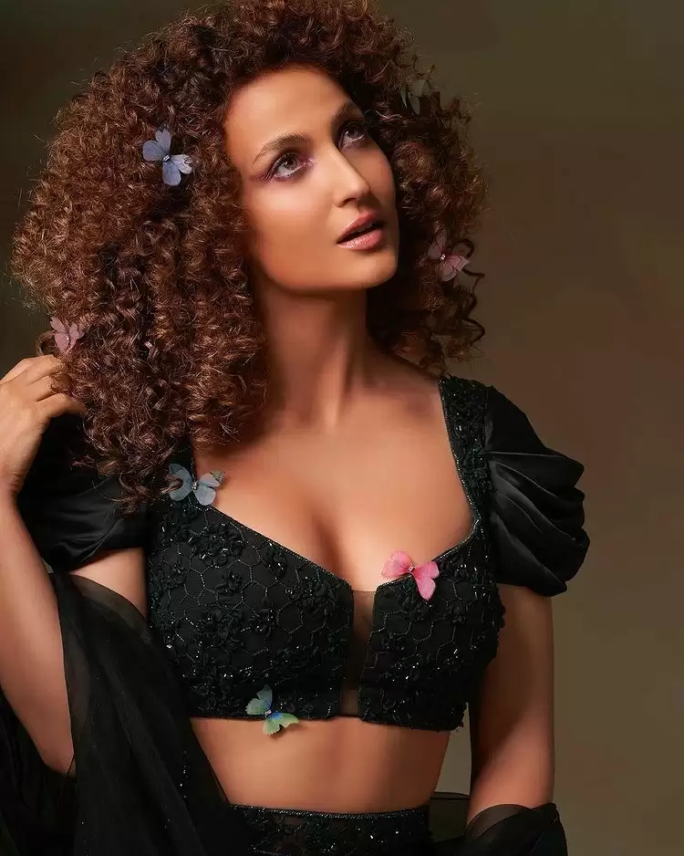 Elli Avram का देखे हॉट अंदाज़, तस्वीरों से नज़र नहीं हटा पाएंगे !!