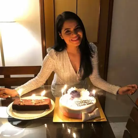 अभिनेत्री रेखा राणा के लिए एक मजेदार संगरोध जन्मदिन!