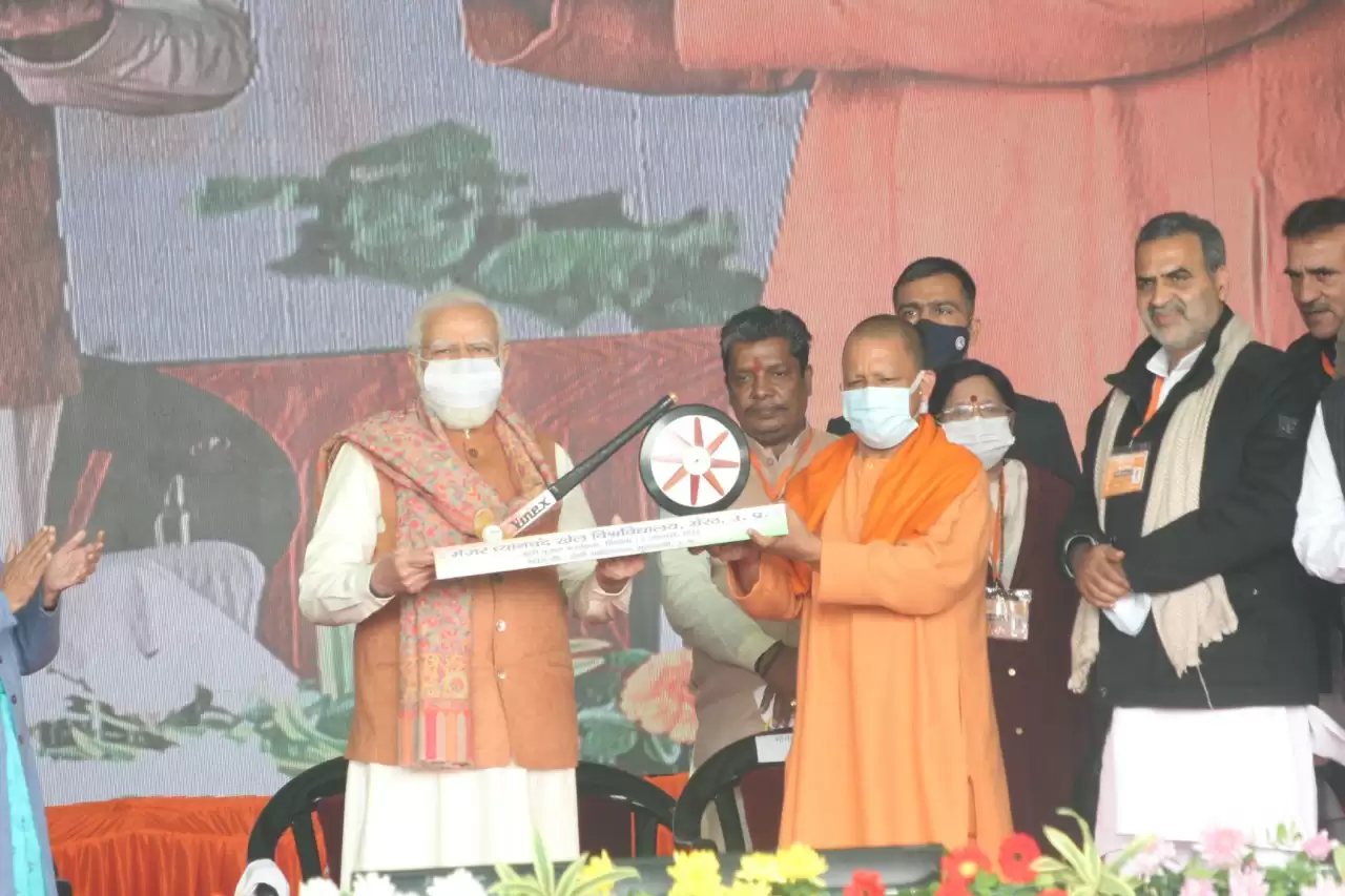 जिस मार्ग पर युवा चलेंगे वही देश का मार्ग हैः पीएम मोदी