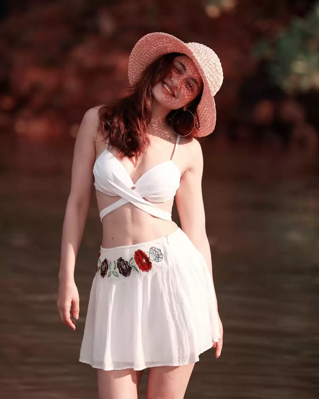 Sanjeeda Shaikh ने अपनी तस्वीरों से सोशल मीडिया पर बढ़ाई गर्मी, देखें तस्वीरें