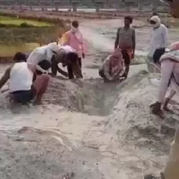 कानपुर में भी गंगा किनारे दफनाये जा रहे हैं शव