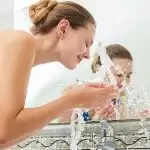 गर्म पानी निखारेगा आपकी त्वचा और सेहत के लिए होगा बेहद फायदेमंद
