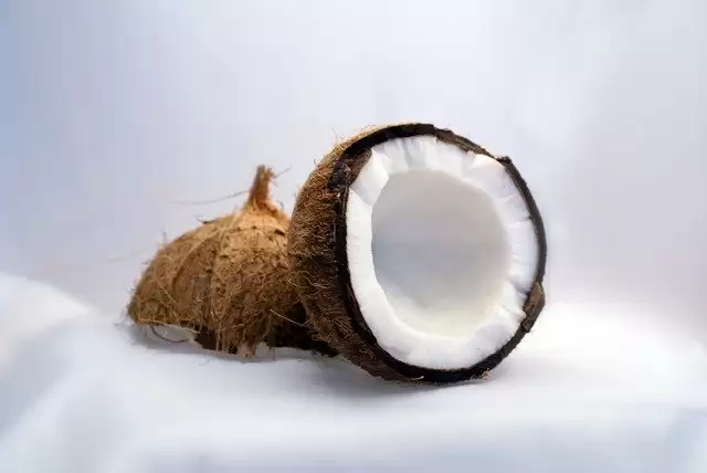 चाहते है हाथों की खूबसूरती बढ़ाना, तो गाजर व नारियल करेंगे आपकी मदद!!