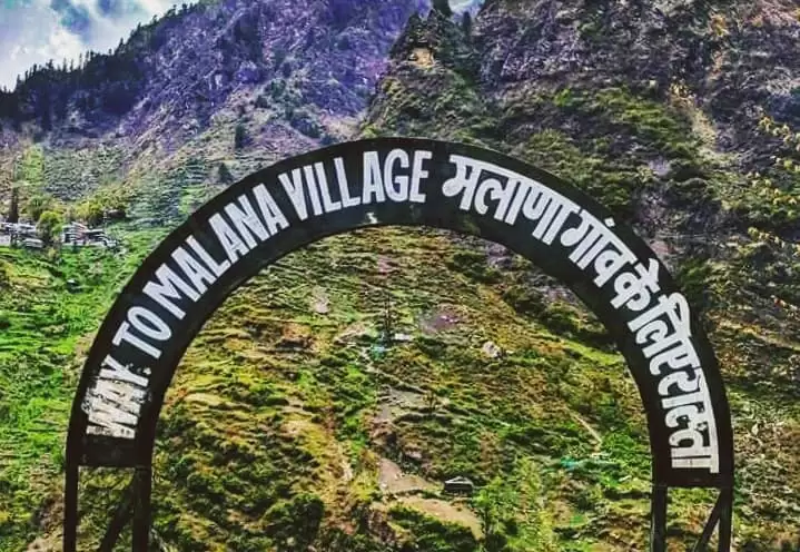 हिमाचल का एक अनोखा गांव, जहां कुछ भी छू नहीं सकते!!