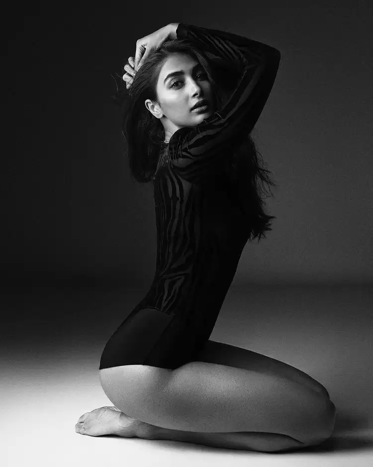 Pooja Hegde का ये अंदाज़ देख फैंस हुए बेकाबू, देखे तस्वीरें