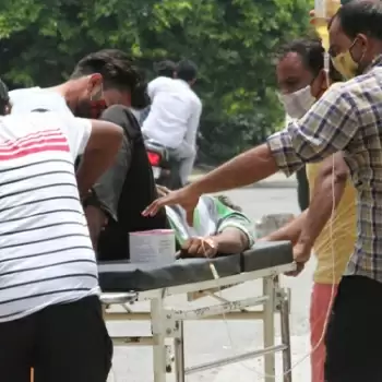 हाल -ए -मेडिकल :  तीमारदार खुद करते हैं अपने मरीज की देखभाल