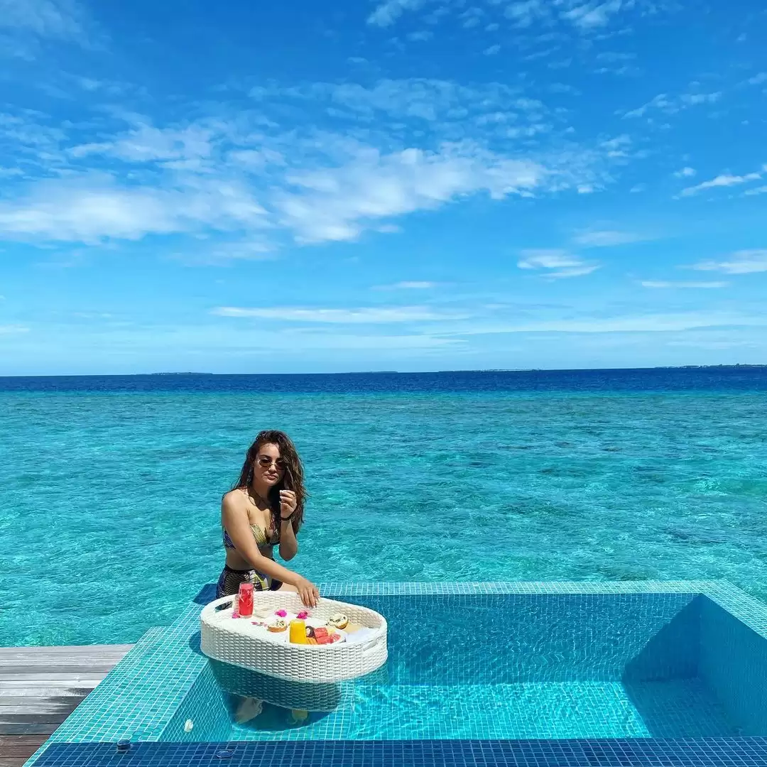 Surbhi Jyoti कर रही है अपना वेकेशन इंजॉय, मालदीव में आईं नजर