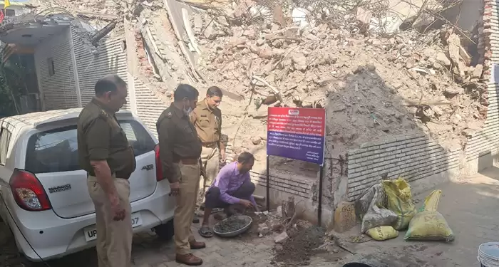 मोस्ट वांटेड बदन सिंह बद्दो की संपत्ति पर अब पुलिस का क़ब्ज़ा