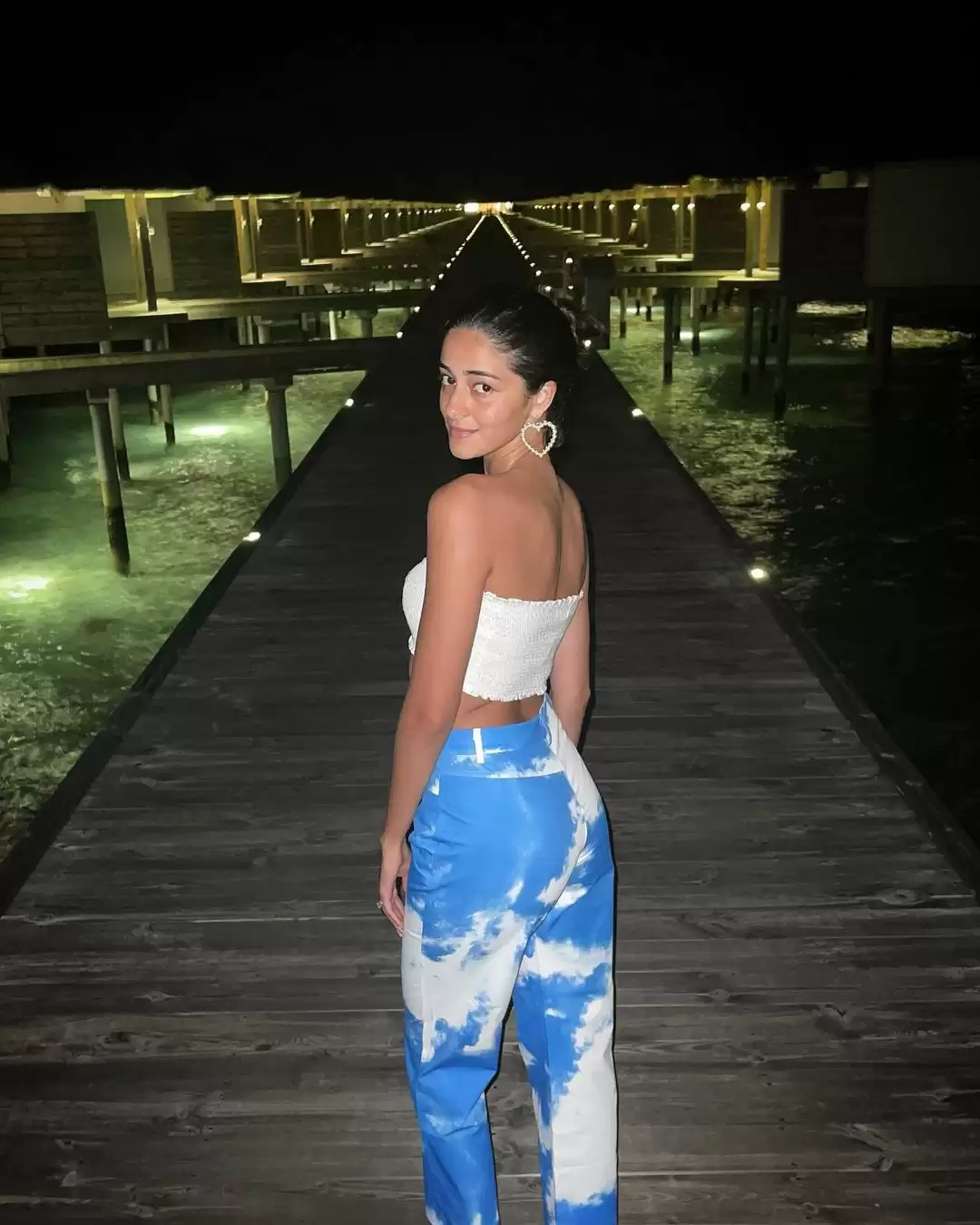 Ananya Panday ने फिर शेयर की ग्लैमरस तस्वीरें
