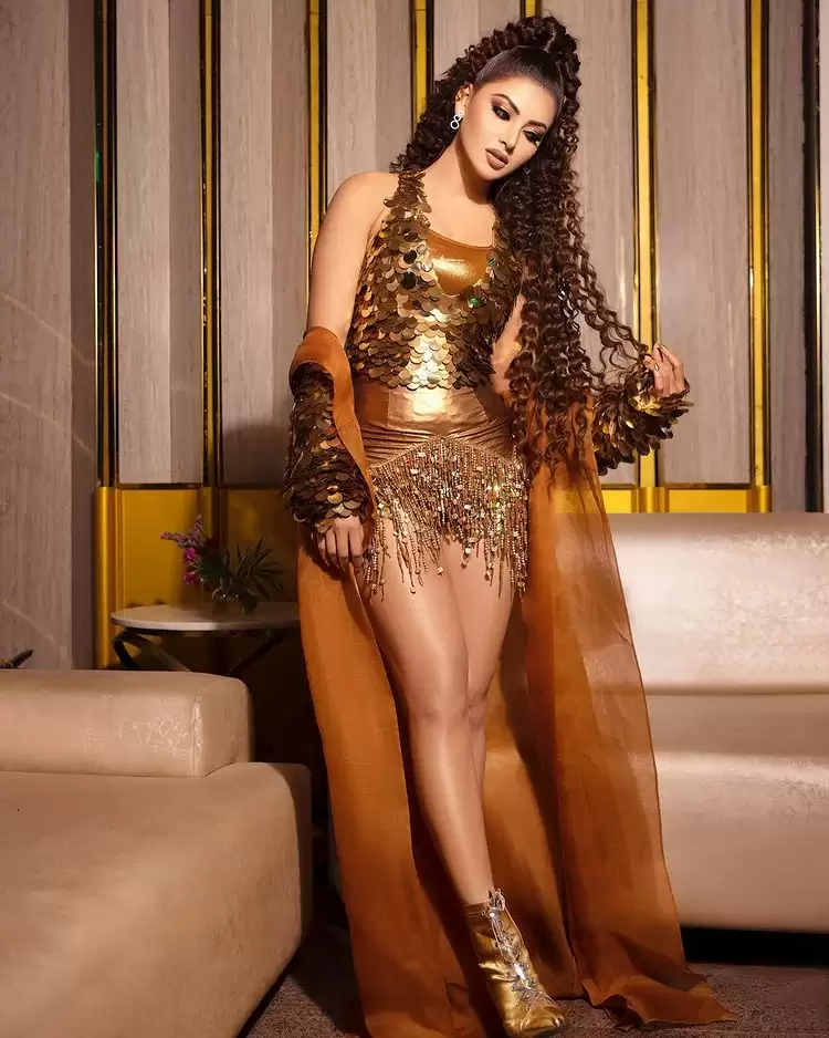 Urvashi Rautela Hot Pictures 
