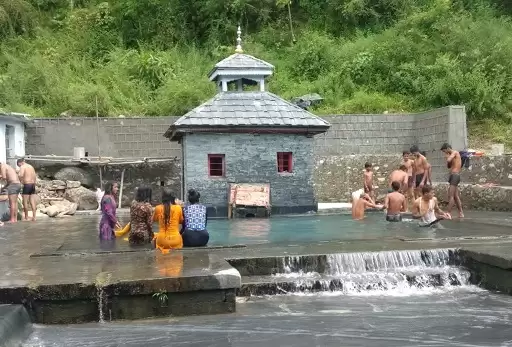 जाने कौन से है ऐसे जल स्त्रोतों जहां स्नान करने से दूर होते हैं समस्त रोग, कैंसर से लेके बहुत सी बीमारियों का होता है इलाज