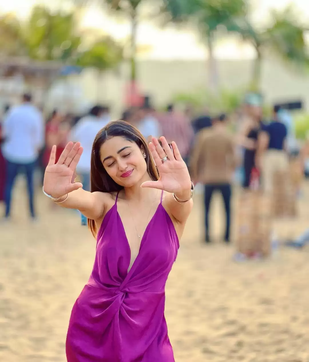 Tridha Choudhury ने शेयर की शानदार तस्वीरें, बोल्ड अदाओं से उड़ाए सबके होश