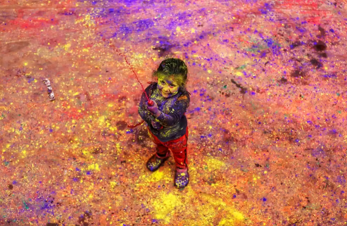 Meerut Holi Live Update : होली पर खूब हुई हंसी ठिठौली जमकर उड़ा रंग गुलाल