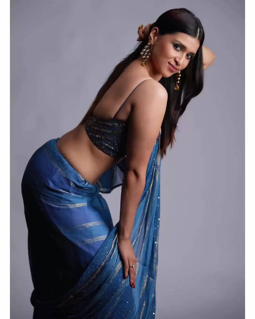 Priyanka Chopra की बहन Mannara का देखे हसीन अंदाज़, तस्वीरों से नज़र नहीं हटा पाएंगे