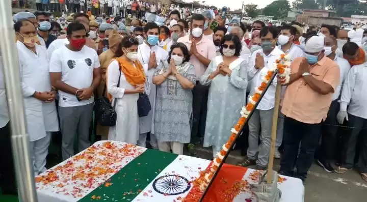 कैबिनेट मंत्री चेतन चौहान पंचतत्व में विलीन