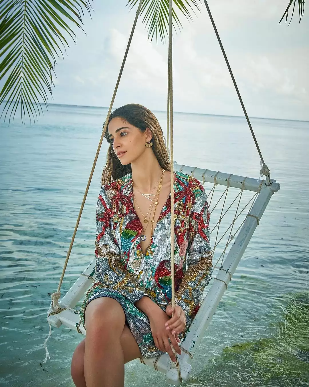 Ananya Pandey का ये बोल्ड लुक दिल थाम कर देखें!!