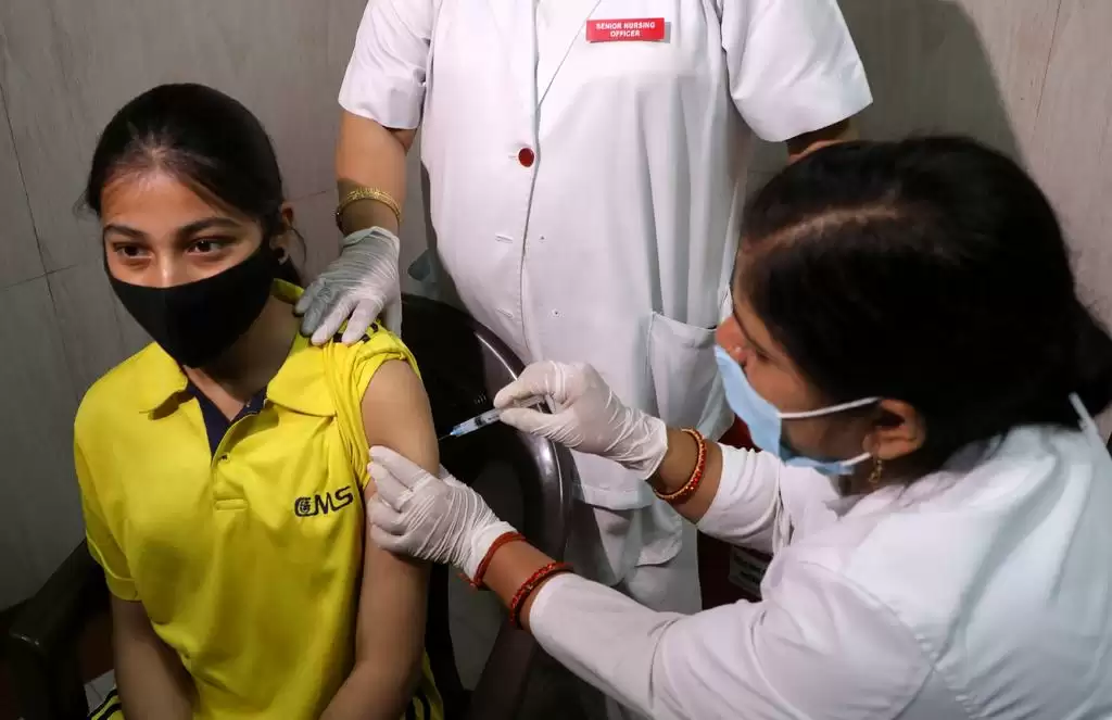 Child Vaccination: कोरोना से बचाव को 12—14 वर्ष के बच्चों के लिए टीकाकरण शुरू,बूथ पर पहुंचे कार्यवाहक मुख्यमंत्री योगी