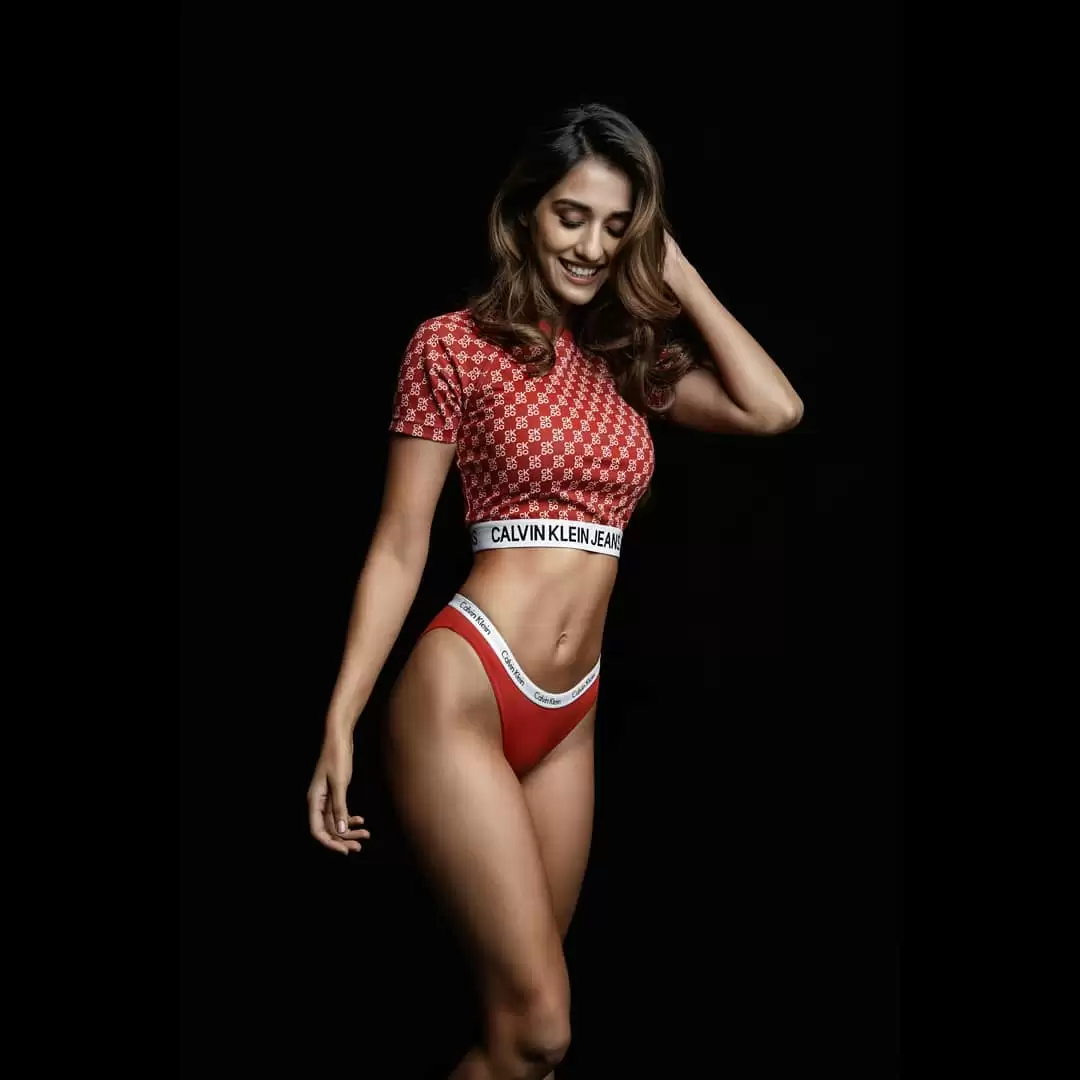 बॉलीवुड की फिटनेस गर्ल दिशा पाटनी ने बिकिनी में शेयर की तस्वीरें, फैंस के उड़े होश