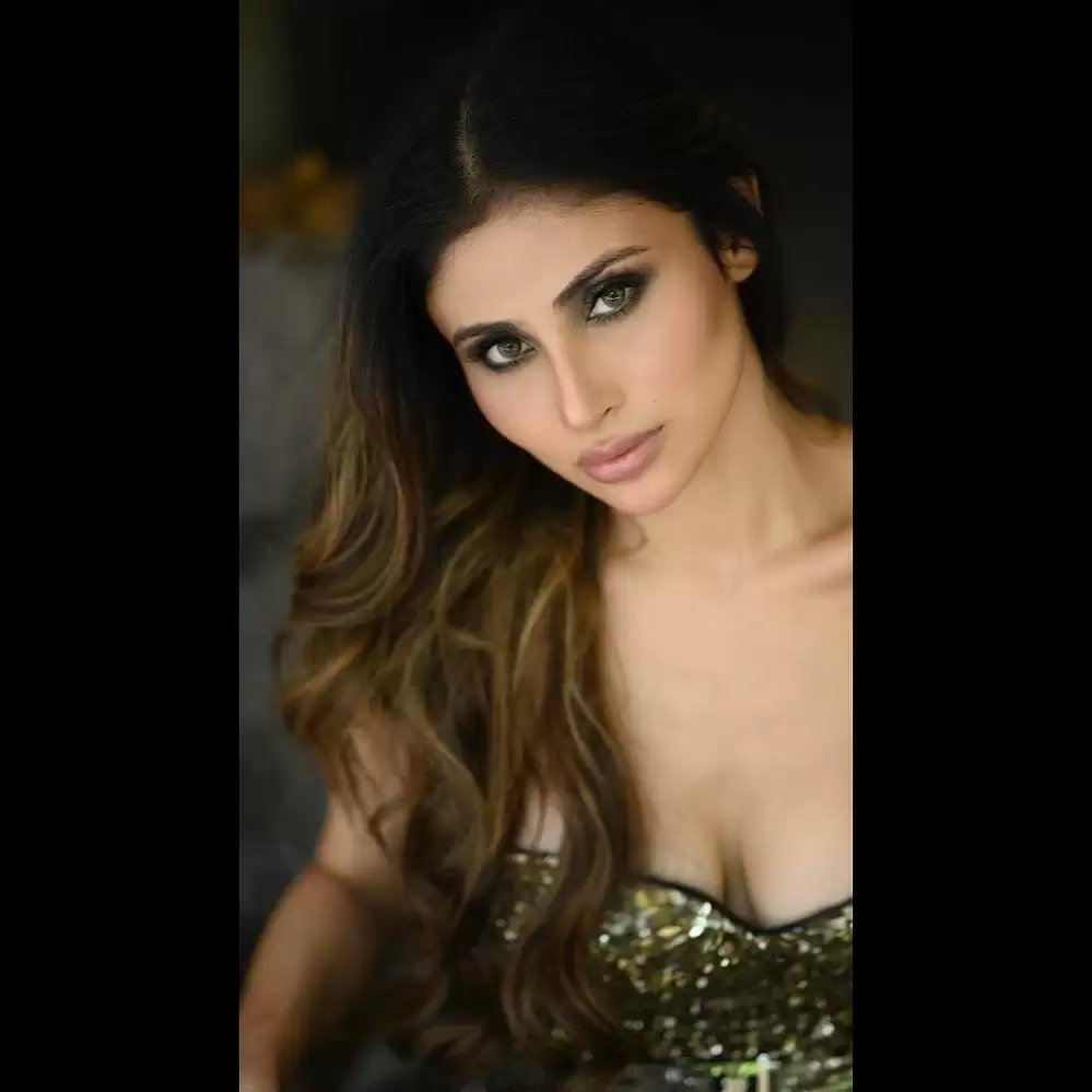 Mouni Roy की ये तस्वीरें है कातिल, देखा उनका दिलकश अंदाज