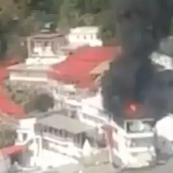 वैष्णो देवी गुफा के पास कालिका भवन में लगी भीषण आग