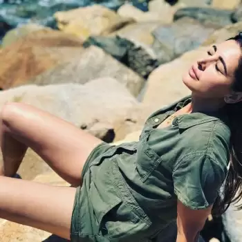 पिंक बिकिनी में Nargis Fakhri ने ढाया कहर , देखे तस्वीरें