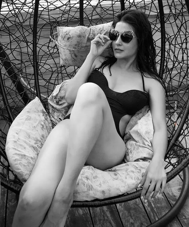 Raima Sen ने अपनी तस्वीरों से मचाई सनसनी, देखे तस्वीरें