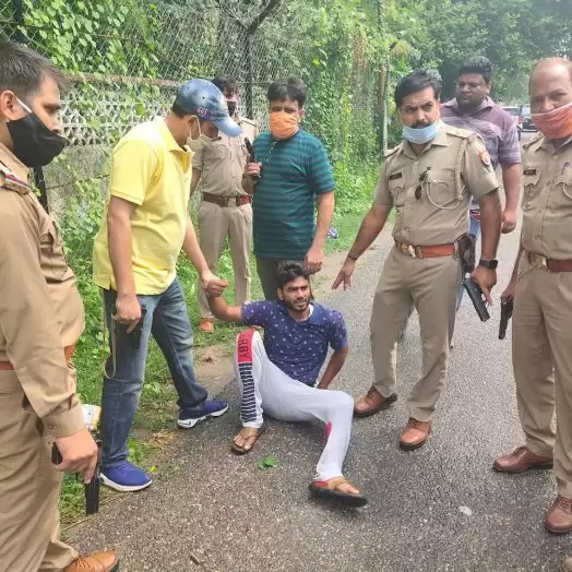 मुठभेड़ के बाद गिरफ्तार हुए 25 हजारी पव्वा