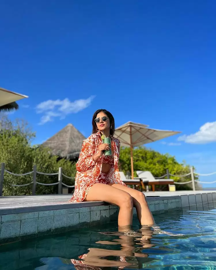 Malavika Mohanan ने शेयर की अपनी हॉट तस्वीरें, अदाएं देख उड़ जाएंगे होश!