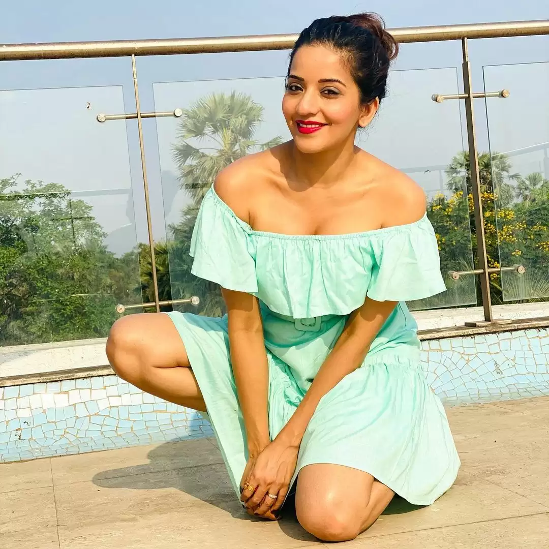 Monalisa ने देसी अंदाज में दिखाईं दिलकश अदाएं, देखिए तस्वीरें