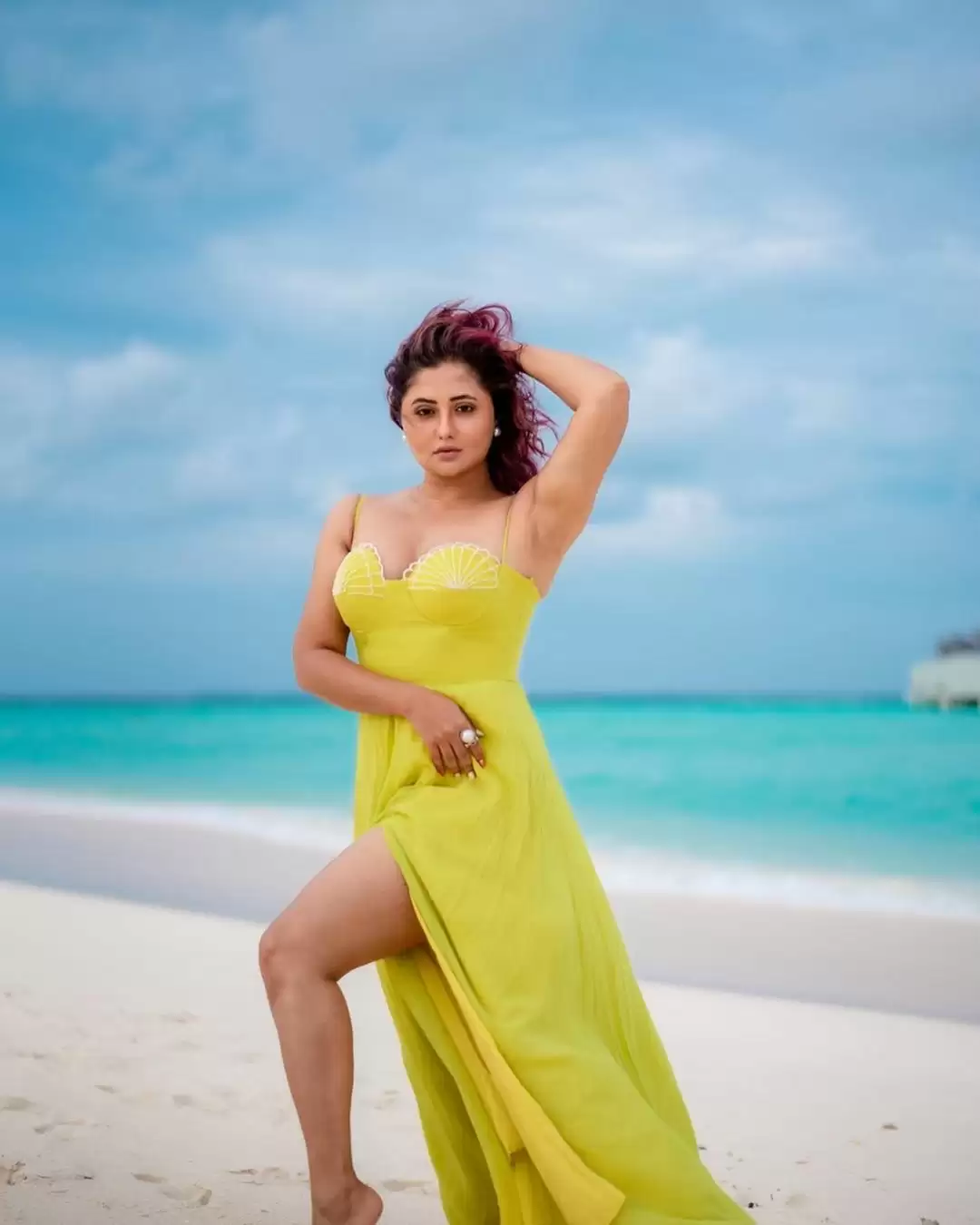 Rashami Desai की फिर हुई तस्वीरें वायरल, देखे उनकी ये नई तस्वीरें