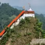 गिरिजा देवी मंदिर के टीले पर बढ़ा खतरा, तमाम अलर्ट के बाद भी नहीं जागा था प्रशासन