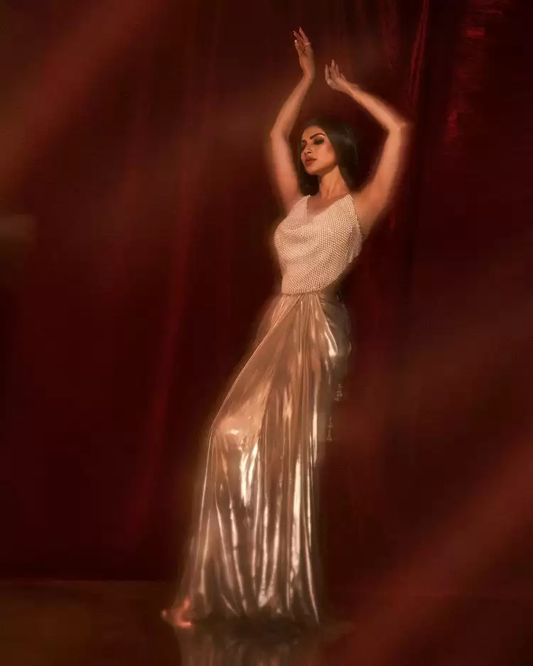 Mouni Roy Hot Pictures