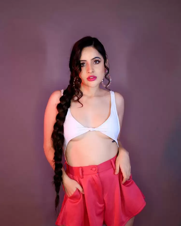 Urfi Javed के इस सुपरबोल्ड अंदाज़ देख आ जाएगा पसीना!